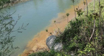 Kocaeli'nde dev firma dereye atıklarını boşaltırken suçüstü yakalandı: Tesis hakkında işlem başlatıldı!