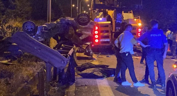 Kocaeli’nde otomobil ikiye katlandı: Katliam kazada ölü ve yaralılar var