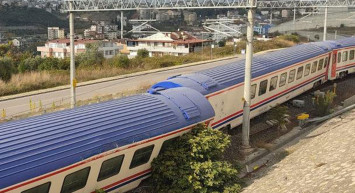 Son Dakika: Kocaeli'de Tren Kazası! Raydan Çıkıp Devrildi