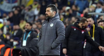 Konyaspor'da İlhan Palut, Fenerbahçe karşısında aldıkları mağlubiyeti ikinci yarıda oynadıkları oyunla hak ettiklerini söyledi