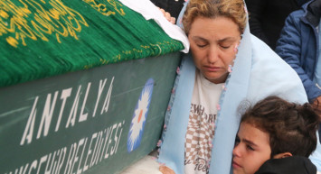 Köpekten kaçarken yaralanarak hayatını kaybeden küçük Mahra'ya ailesinden son dokunuş