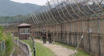 Kore Yarımadası’nda yüksek tansiyon: Güney Kore’den Kuzey Kore askerlerine uyarı ateşi