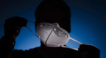 Korkulu rüya tekrar başlıyor! Koronavirüs salgınında başa dönüldü! Covid-19 maske yasağı hakkında yeni kararlar belli oldu