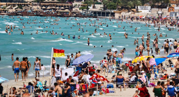 Görüntüler Korkuttu! Ege Bölgesi'ndeki Plajlar Doldu Taştı