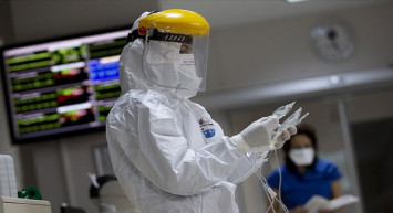 Koronavirüs salgınında zirveye ulaşıldı! Prof. Dr. Aydın duyurdu: Büyük bir dalgayla karşı karşıyayız herkes aşı olmalı