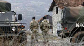 Kosova ve Sırbistan arasında ipler koptu: Sınıra barikatlar kurulmaya başlandı