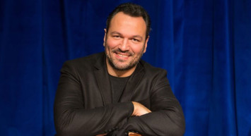 Kovid-19'a Yakalanan Ali Sunal Hastaneye Kaldırıldı