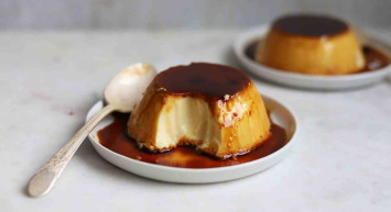 Krem karamel yapmak hiç bu kadar kolay olmamıştı! 1 yumurta ile 10 dakikada pratik krem karamel tarifi