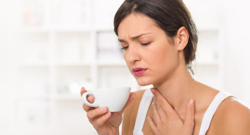 Küçük dil şişmesi nedir, belirtileri neler? Küçük dil şişmesi ve sarkmasında evde bitkisel tedavi önerileri