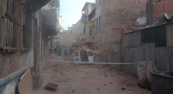 Küçükçekmece’de bir binada çökme meydana geldi