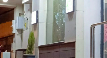 Küçükçekmece’de silahlı saldırı: Kurşunlar metrobüse isabet etti