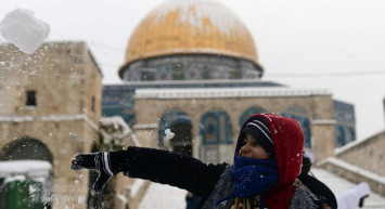 Kudüs’te Kar Sevinci: Filistinliler Akşam Saatlerinde Bastıran Karın Keyfini Çıkarttı