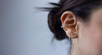 Kulağındaki şişlik için gitti: Yüz felci oldu