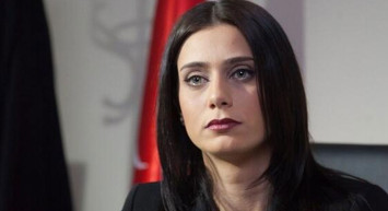 Kurtlar Vadisi'nin Leyla'sı Çiğdem Batur'un saplantılı hayranı kabusu oldu! Ünlü oyuncuya silah fotoğrafı gönderip tehdit etti