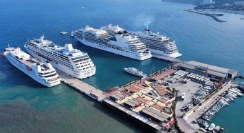 Kuşadası'na dev gemiler yanaştı turizm patlaması yaşanıyor!