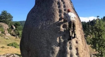 Kütahya’da 21 Basamaklı İlginç Kaya Görenleri Hayrete Düşürdü!