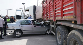 Kütahya'da Otomobil İle Kamyonet Çapıştı: 1 Yaralı