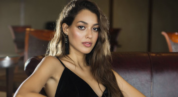 Kütük Evine Su Basan Ünlü Oyuncu Dilan Çiçek Deniz Evsiz Kalınca Otele Yerleşti