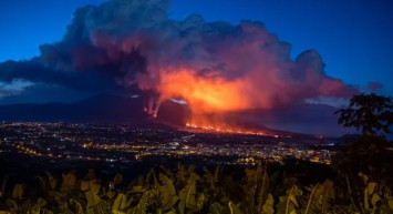 Lavlar Denize Ulaştı! 3 Bin Kişiye Sokağa Çıkma Yasağı Getirildi