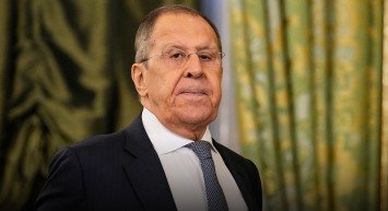 Lavrov: "Top bizde değil, bize sürekli ofsayttan atıyorlar"