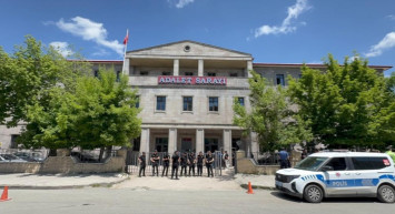 Leyla Aydemir davasında karar açıklandı: Amcaya ağırlaştırılmış müebbet  Ağrı’da 2018 yılında kaybolduktan 18 gün sonra cansız bedeni bulunan 4 yaşındaki Leyla Aydemir’in ölümüne ilişkin yeniden görülen davada mahkeme kararını verdi.  Ağrı 1’inci Ağır Cez