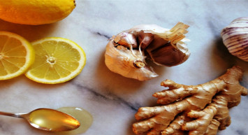 Limon suyu ve sarımsak kürü nasıl hazırlanır, faydaları neler? 40 diş sarımsağı 2 litre suda bekletip içmenin faydaları