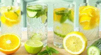 Limonlu su içmenin faydaları nelerdir? Limonlu su ne işe yarıyor? Her sabah düzenli limonlu su içmenin faydalarını duyunca çok şaşıracaksınız!