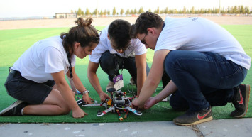 Liseliye imkansız de sonra otur izle!  İHA'lara otonom uçuş kabiliyeti ve atış mekanizması eklediler