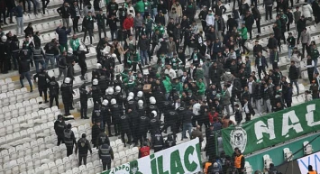 Maç bitimi tribünler karıştı! Polis müdahale etti