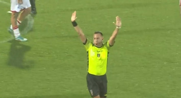 Maçı 5 dakika erken bitirdi: Halüsinasyon gördüğünü iddia etti