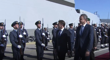 Macron ve Miçotakis “Kimon” Güvertesinde Geleceği İmzalıyor