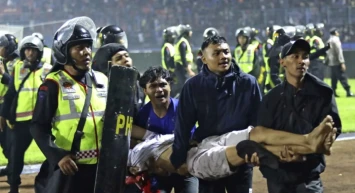 Maçta izdiham: En az 10 ölü