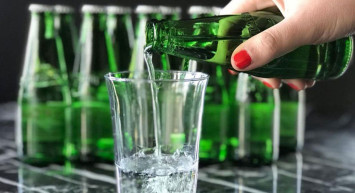 Maden suyu hangi mineralleri içerir, neye iyi gelir, zayıflatır mı? Şişkinliği yok eden maden suyunun faydaları 