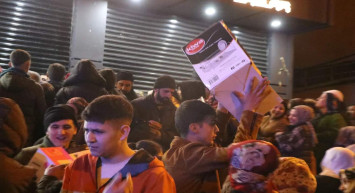 Mağazada gece yarısı izdihamı: Çare elektrik kesmede bulundu