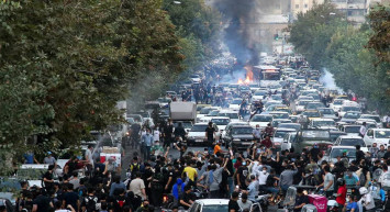 Mahsa Amini’nin ölümüne tepkiler sürüyor: İran’da protestolar yayılıyor