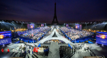 Maliyeti tam 10 milyar euro: Paris Olimpiyatları görsel şölenle başladı