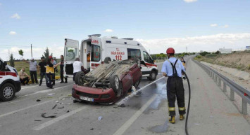Manisa’da korkunç kaza: İşçi servisi otomobile çarptı 17 kişi yaralandı