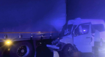 Manisa’da sporcuları taşıyan minibüs tırla çarpıştı: Çok sayıda yaralı var