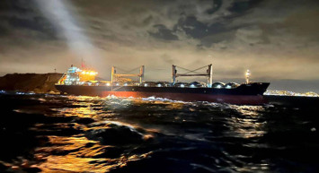 Marmara denizinde sıcak dakikalar: İstanbul’a giden tahıl gemisi karaya oturdu