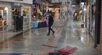 Marmaris’te Yağmur Yağdı: 15 Dakikada Birçok Yer Sular Altında Kaldı