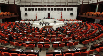 Meclis deprem sonrası yeniden mesaide: Gündemde kritik konular var