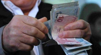 Meclis gece yarısı kararıyla emeklileri sevindirdi! Karşılıksız 5.250 TL anında çekilebilecek