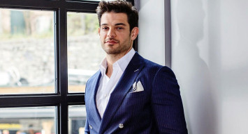 Mehmet Dinçerler Sosyal Medya Hesabını Açar Açmaz Hadise'nin Eski Sevgilisi Sinan Akçıl'ı Engelledi!