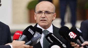 Mehmet Şimşek’ten istifa iddialarına tek kelimelik yanıt: Uydurmuşlar