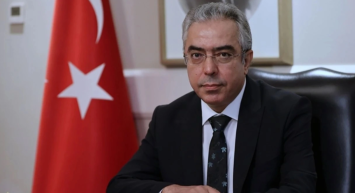 Mehmet Uçum'dan 'Türkçe' çıkışı