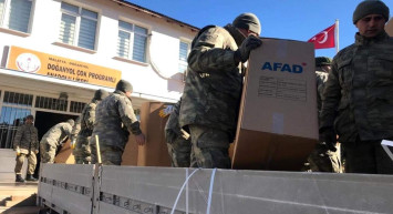 Mehmetçik arama kurtarma çalışmalarına katıldı: Vatandaşlar için faaliyetler sürüyor