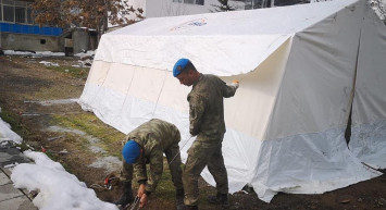 Mehmetçik deprem bölgesinde: 59 bin çadır kurdu
