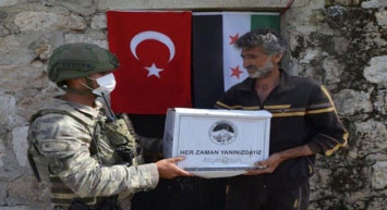 Mehmetçik İdlib’deki İhtiyaç Sahiplerine Yardım Etti