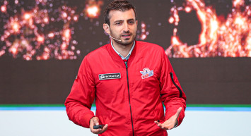 Memlekete Yararı Olan Her Şeye Düşmanlar!