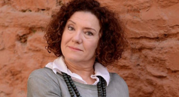 Menajerimi Ara'nın Peride'si Ayşenil Şamlıoğlu Talihsiz Bir Kaza Geçirdi!